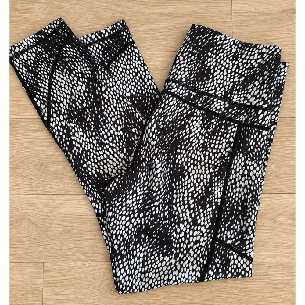 ZYIA Active Black White Speckled 7/8 Pocket Leggings Size 8-10